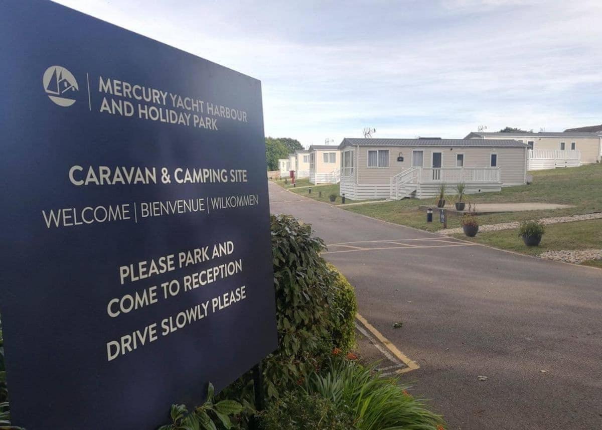 Mercury Yacht Harbour And Holiday Park Lower Swanwick Екстер'єр фото